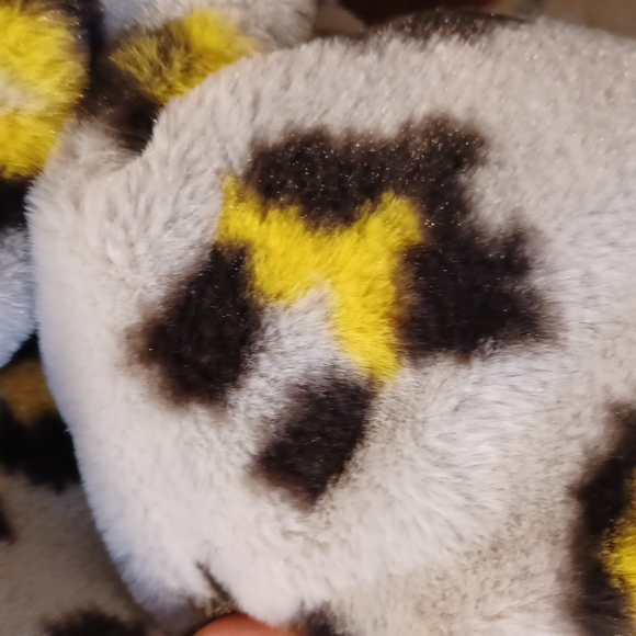 5⭐️s! Striking, SOFT, and fluffy, open-front Teddy bear style jacket - Picture 4 of 9